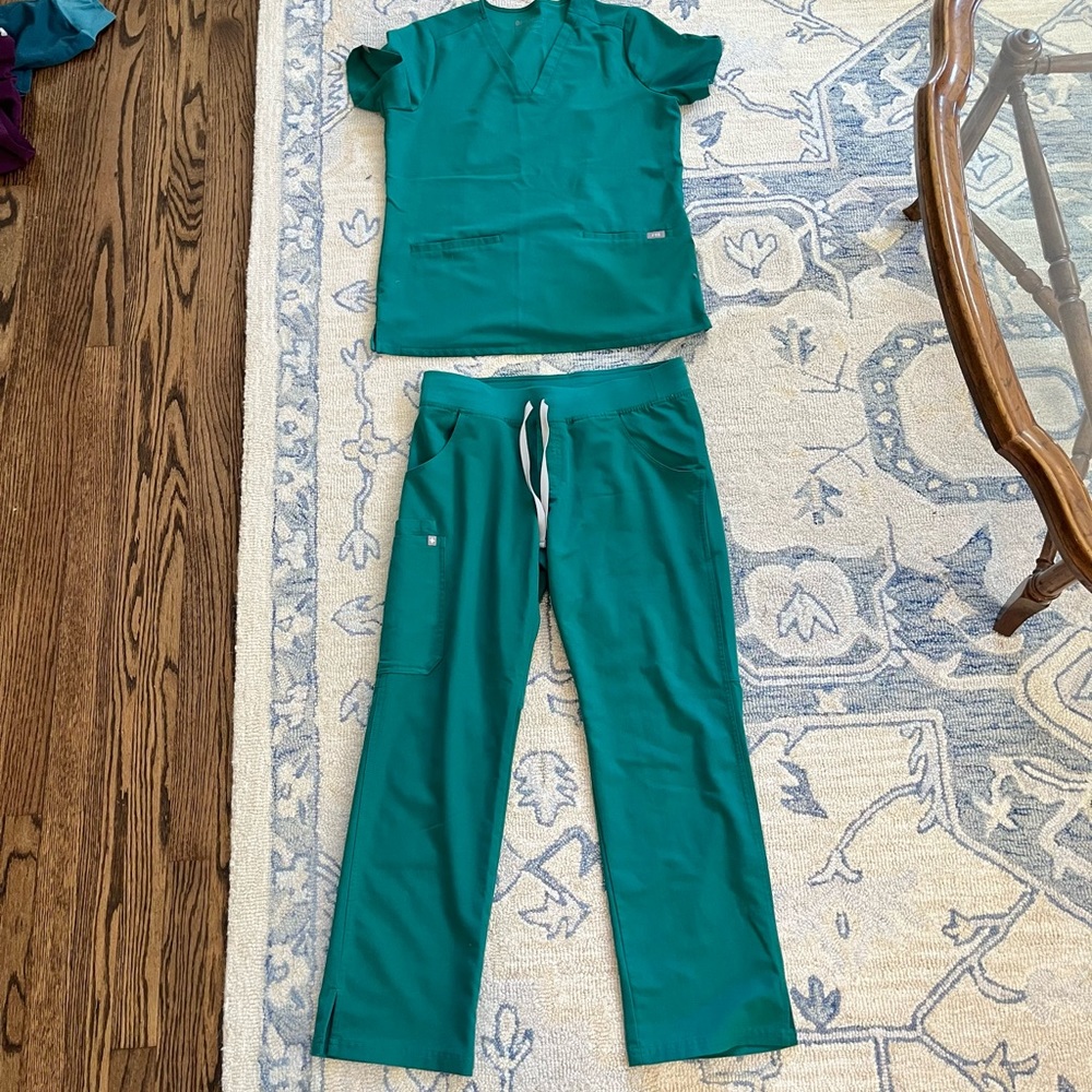 Figs green set- medium (petite pants)